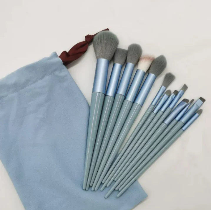 Holly Leaf 13-Piece Makeup Brush Set