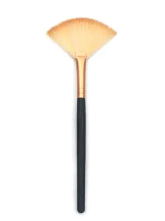 Fan Contour Highlighter Brush