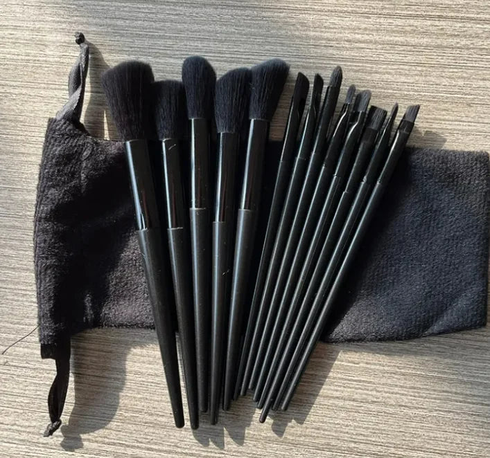 Holly Leaf 13-Piece Makeup Brush Set