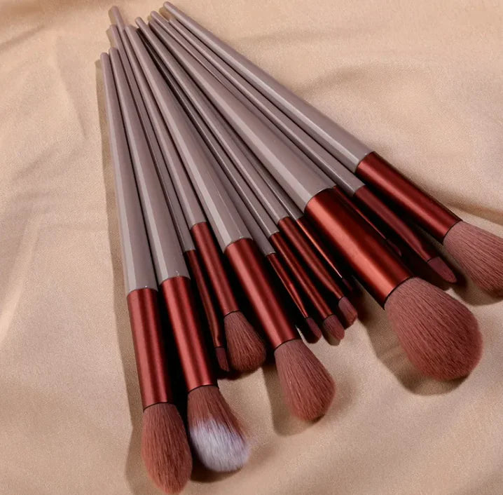 Holly Leaf 13-Piece Makeup Brush Set